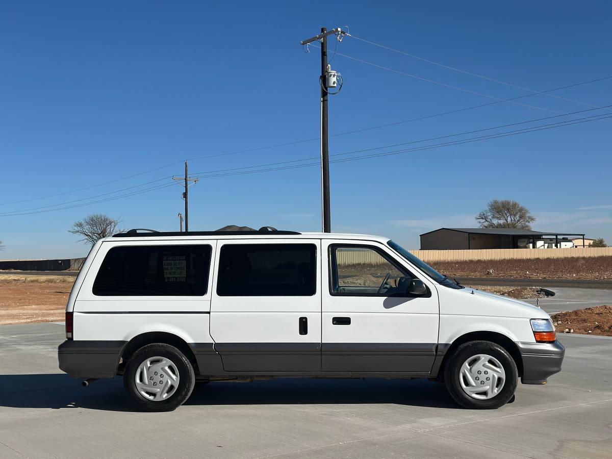 Dodge-grand-caravan-gt-1995-white-10