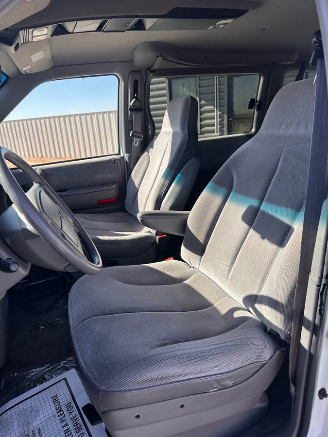 Dodge-grand-caravan-gt-1995-white-12