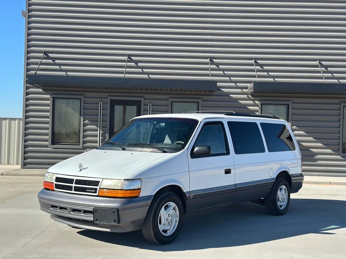 Dodge-grand-caravan-gt-1995-white