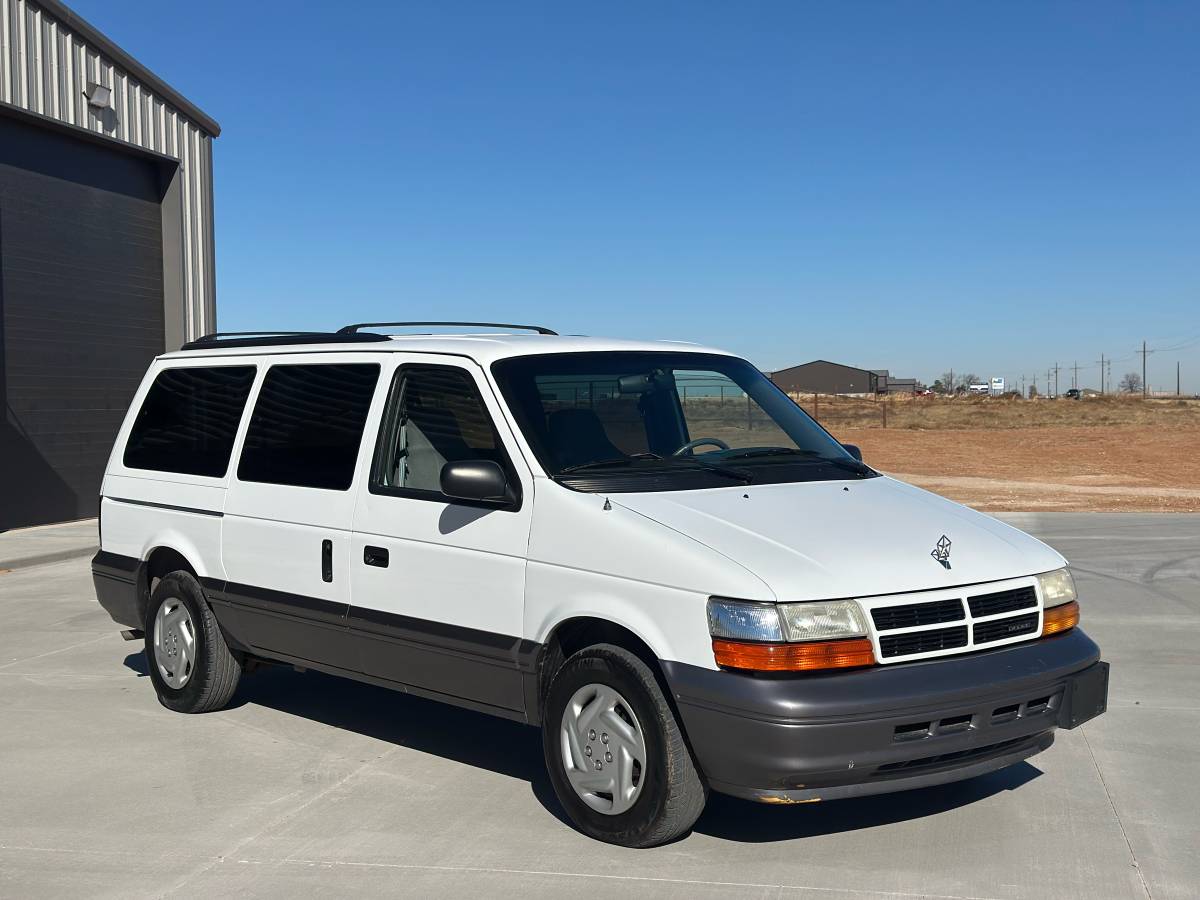 Dodge-grand-caravan-gt-1995-white-2