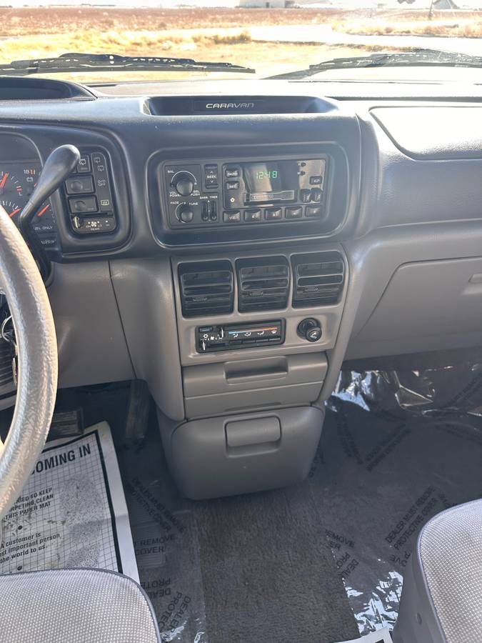 Dodge-grand-caravan-gt-1995-white-3