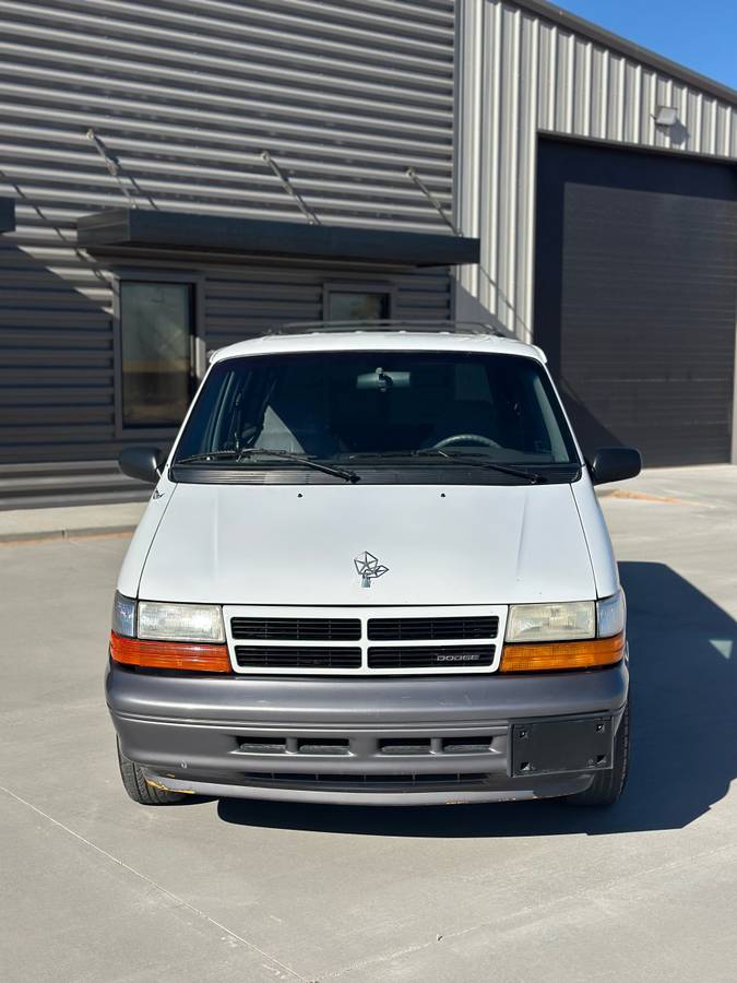 Dodge-grand-caravan-gt-1995-white-5