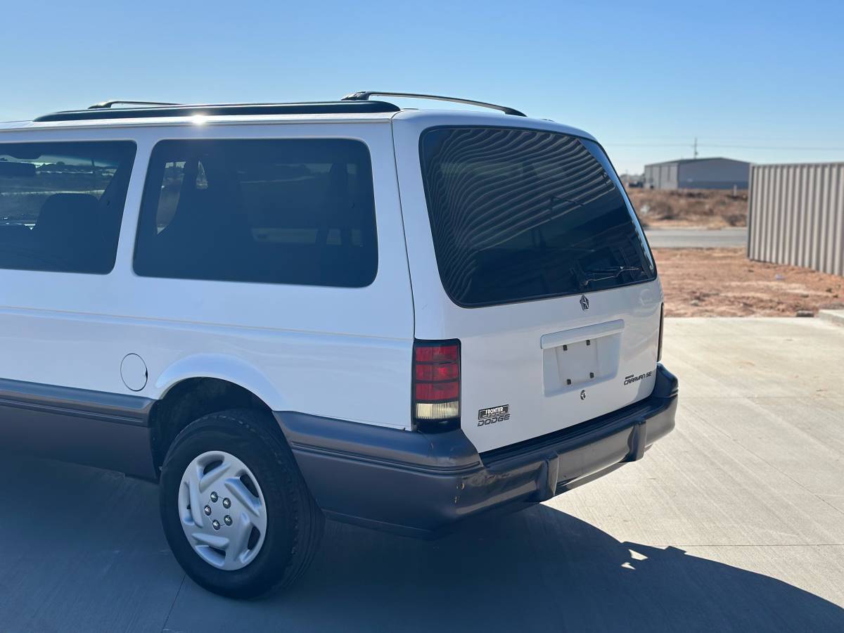 Dodge-grand-caravan-gt-1995-white-6