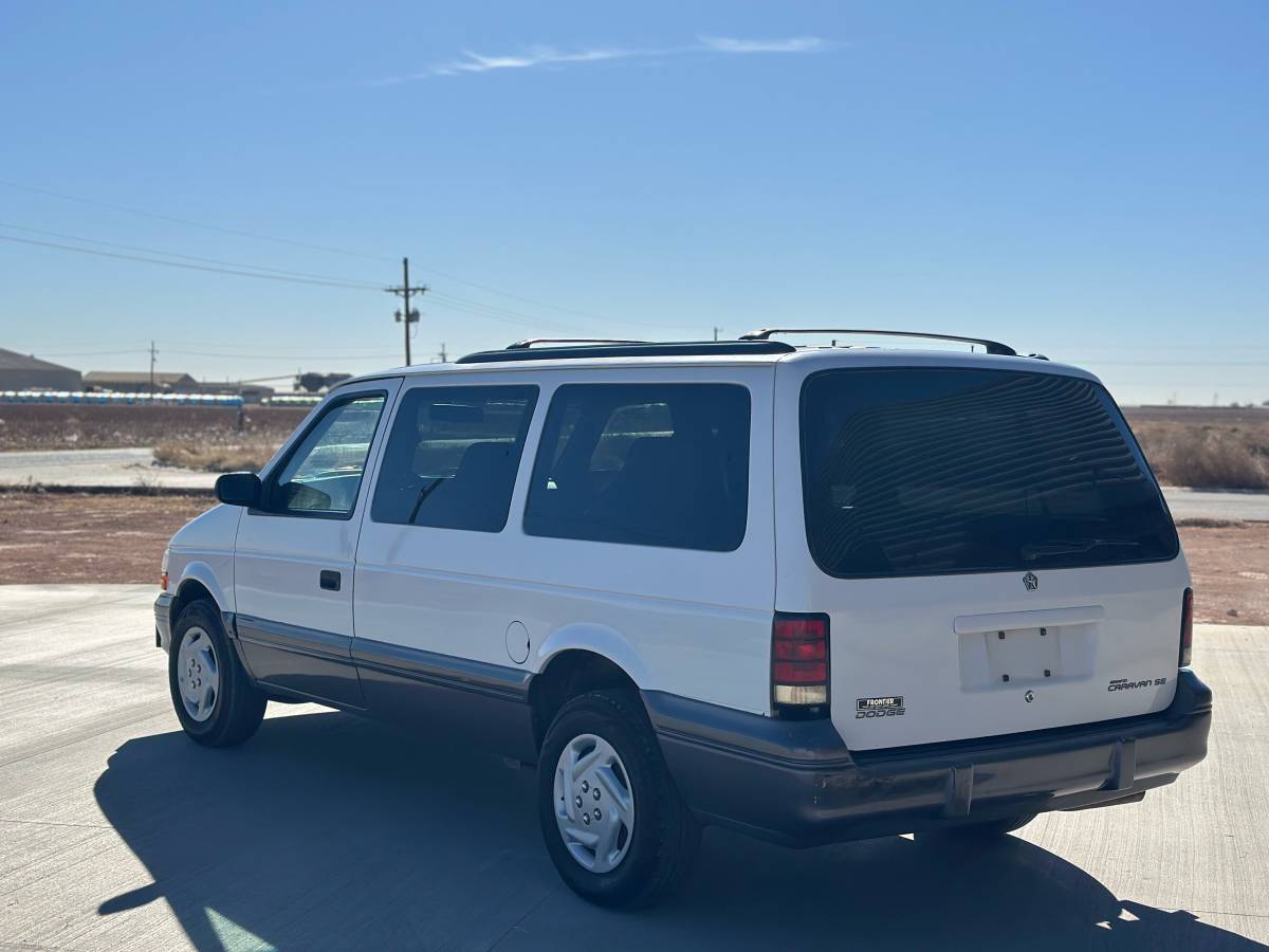 Dodge-grand-caravan-gt-1995-white-7
