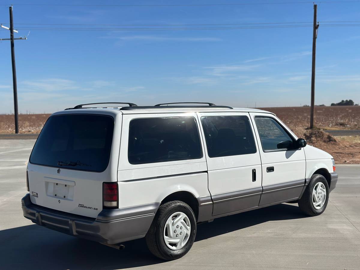 Dodge-grand-caravan-gt-1995-white-7
