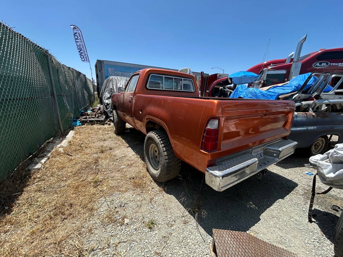 Dodge-pick-up-1975-3