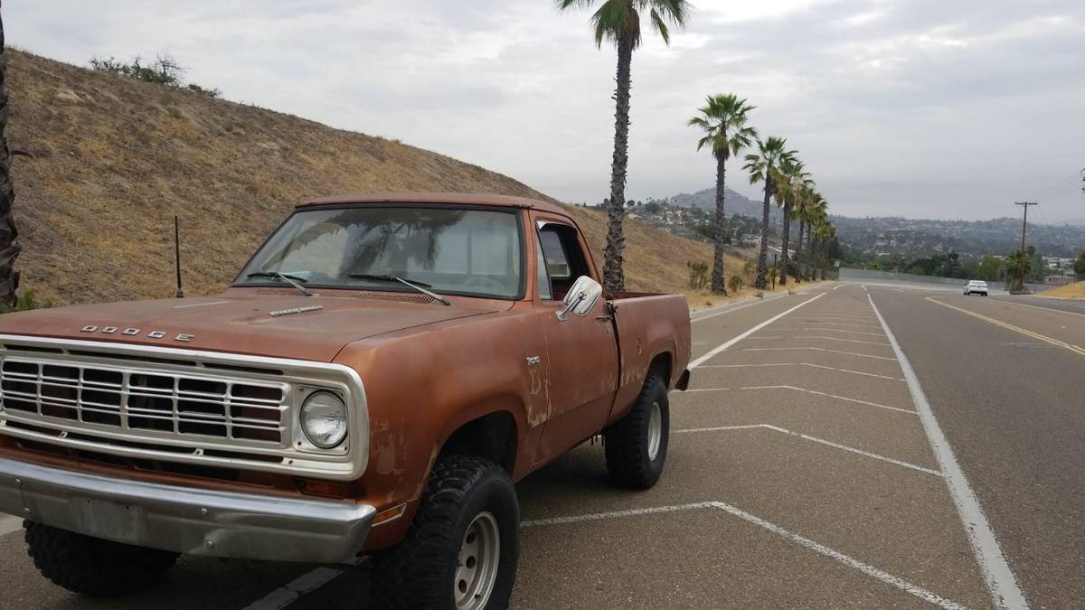 Dodge-pick-up-1975-8