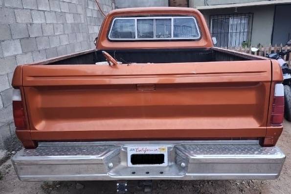 Dodge-pick-up-1975-9