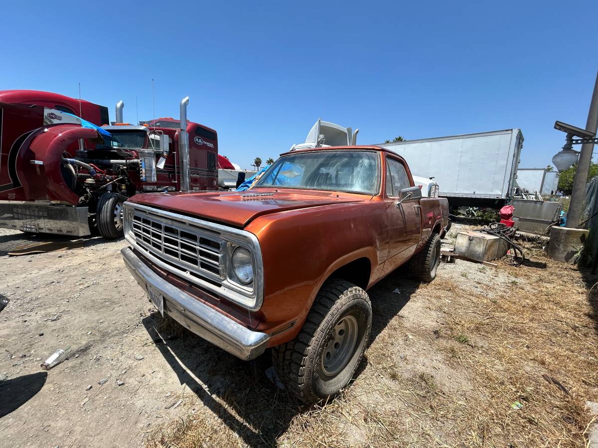 Dodge-pick-up-1975