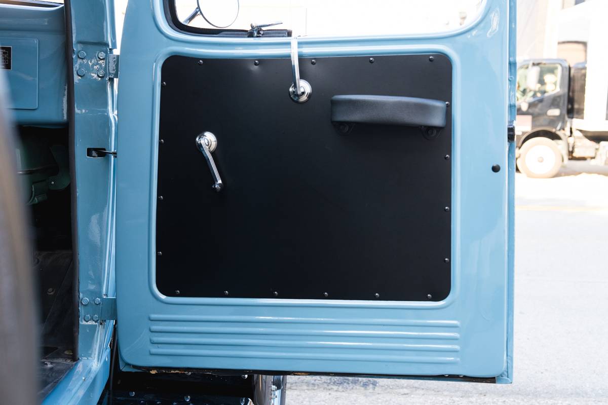 Dodge-power-wagon-1948-blue-10