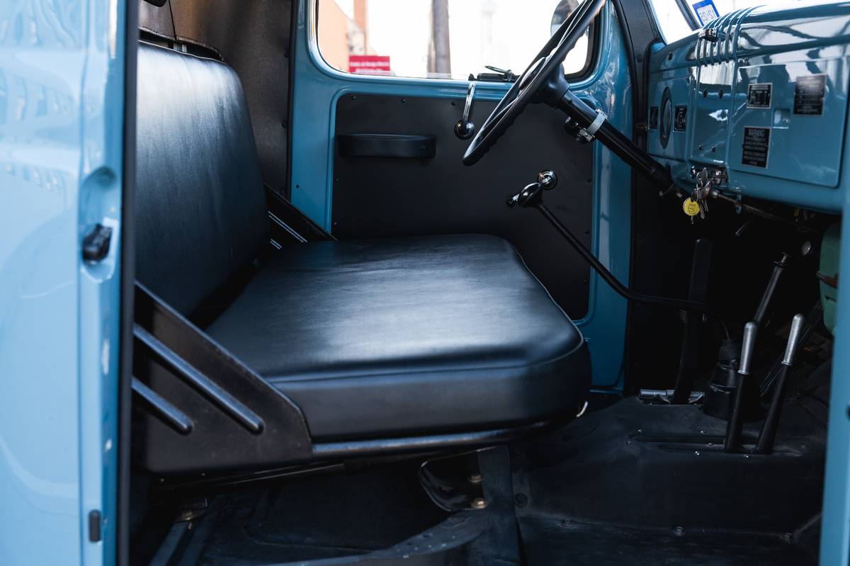 Dodge-power-wagon-1948-blue-2