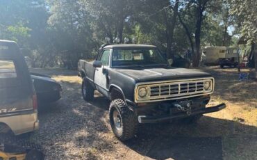 Dodge-power-wagon-1973-black-1