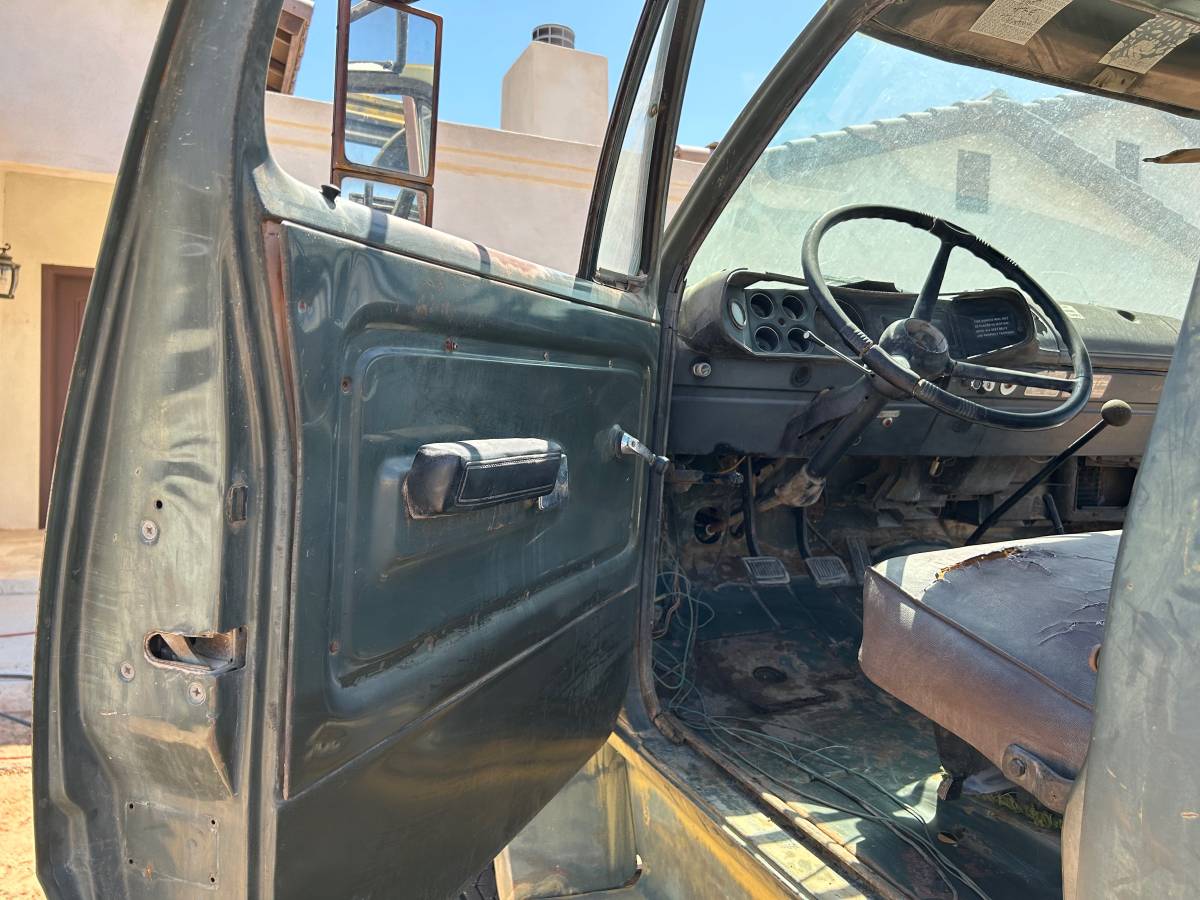 Dodge-power-wagon-1976-10