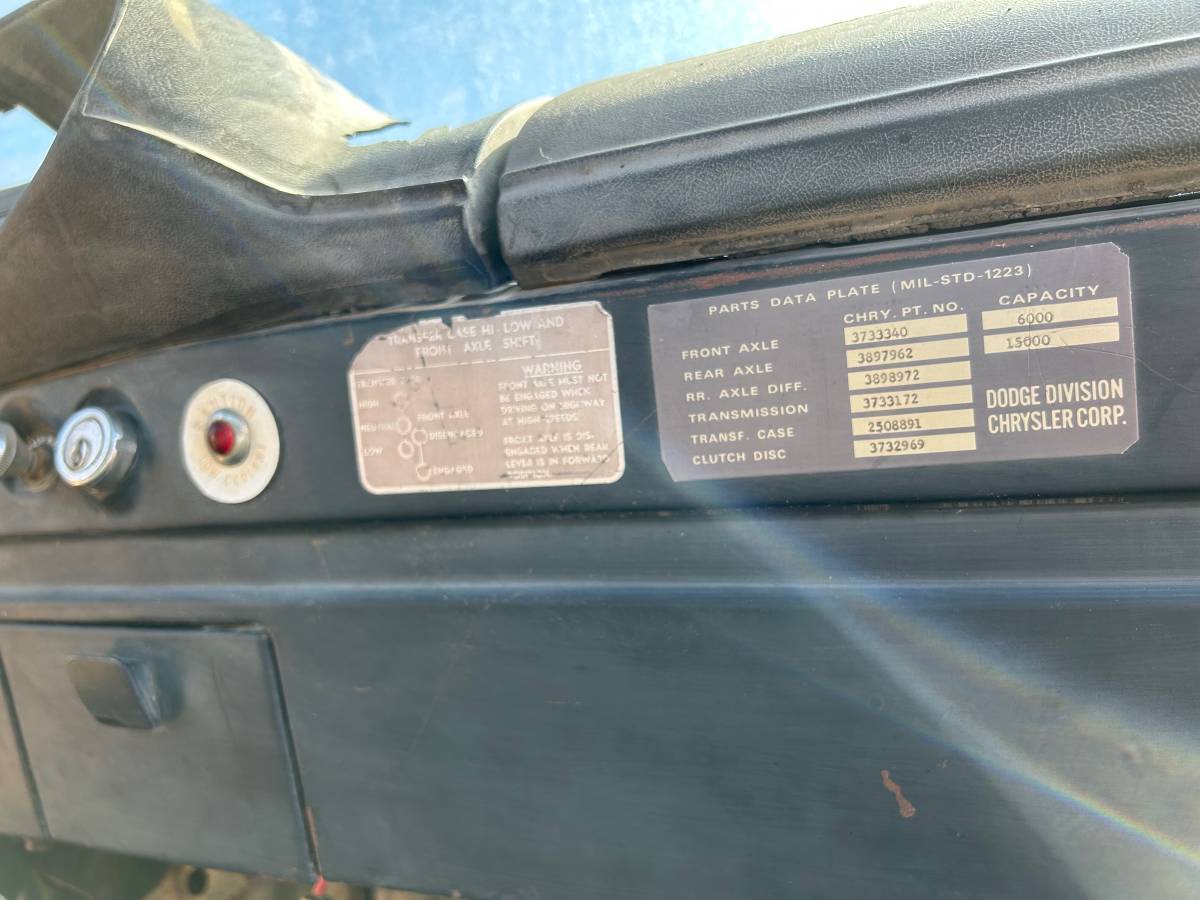 Dodge-power-wagon-1976-14