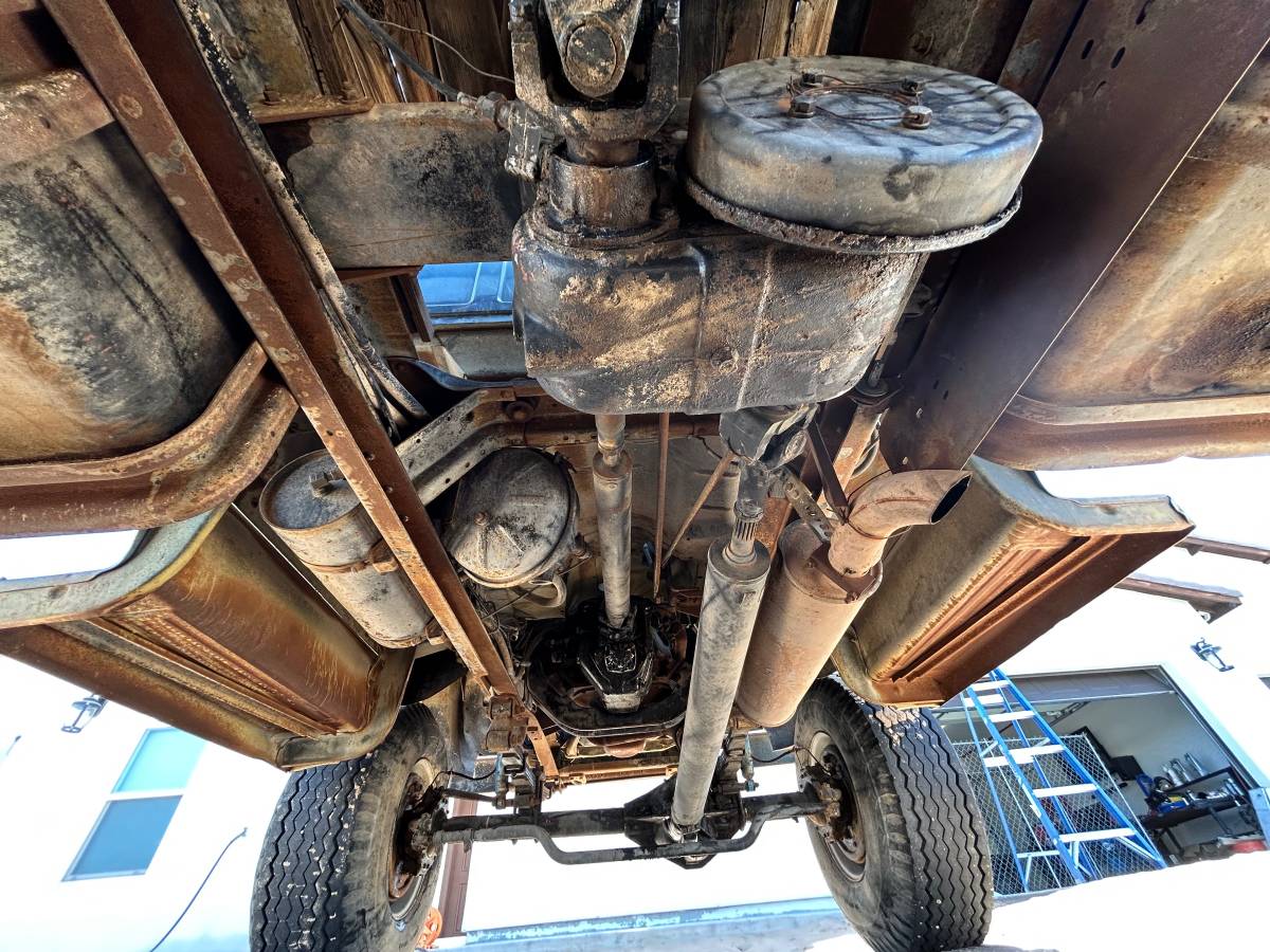 Dodge-power-wagon-1976-22