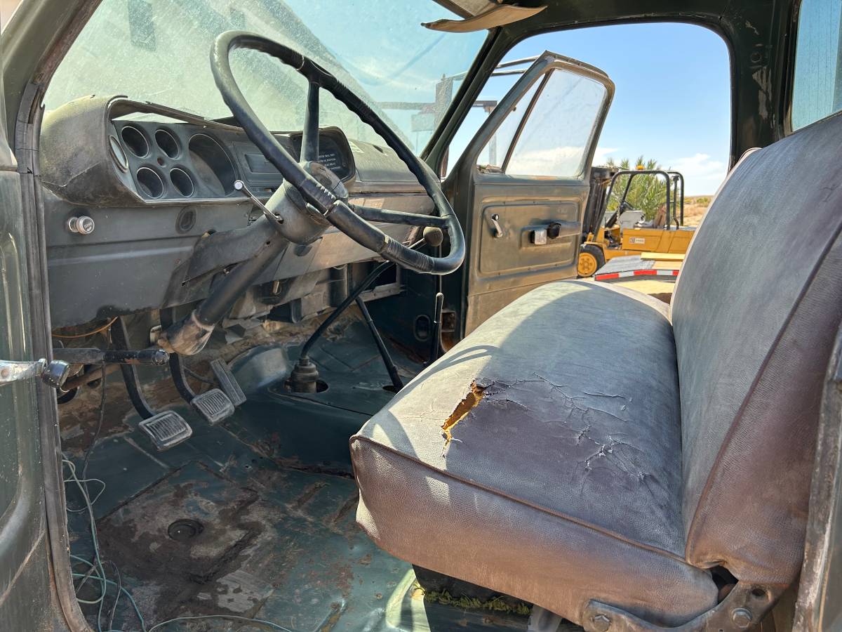 Dodge-power-wagon-1976-7