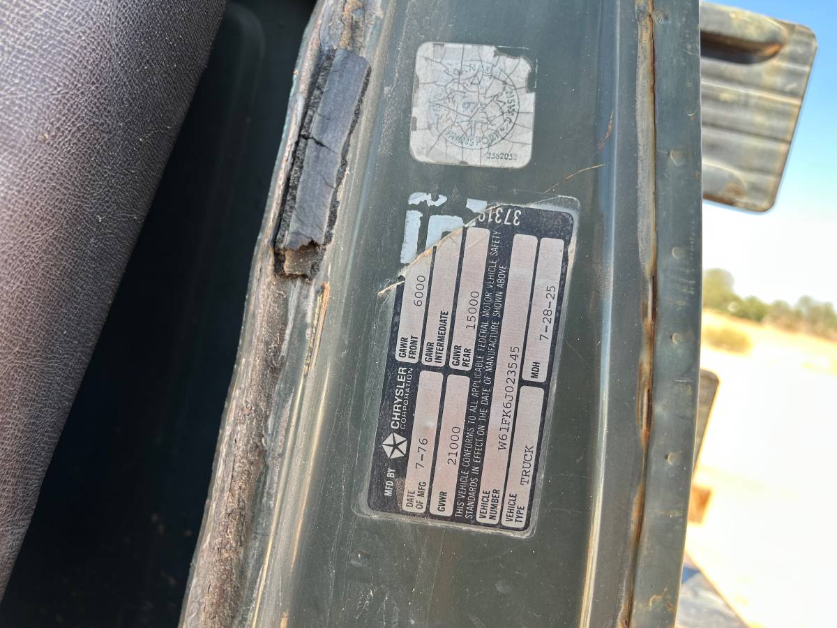 Dodge-power-wagon-1976-9