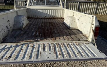 Dodge-ram-3500-1982-white-11