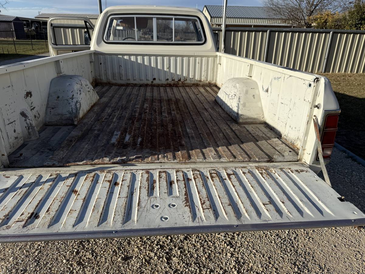 Dodge-ram-3500-1982-white-11