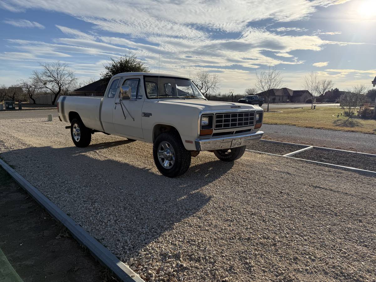 Dodge-ram-3500-1982-white-5