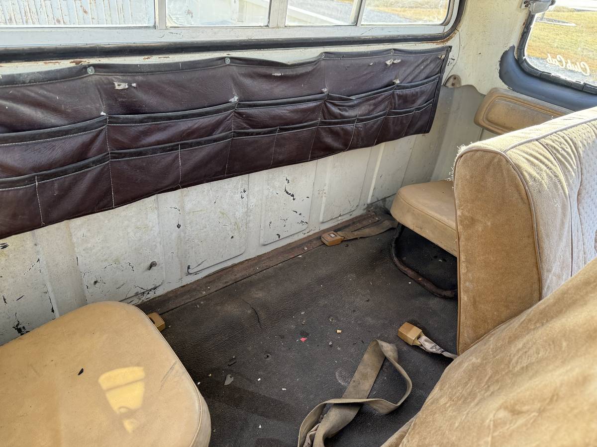 Dodge-ram-3500-1982-white-7