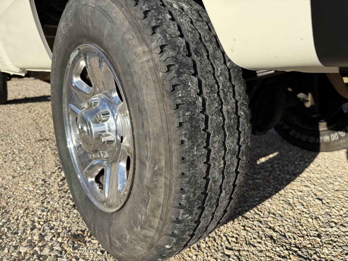 Dodge-ram-3500-1982-white-8