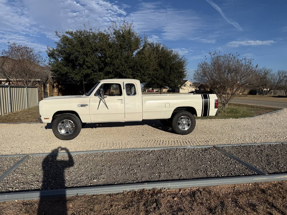 Dodge-ram-3500-1982-white