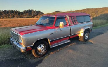 Dodge-ram-3500-1984-red