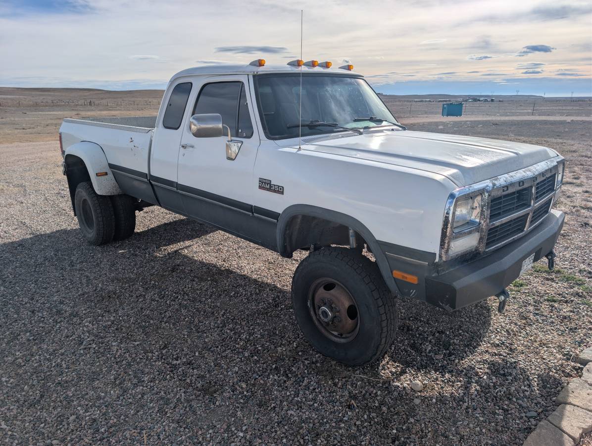 Dodge-ram-3500-diesel-1992-white