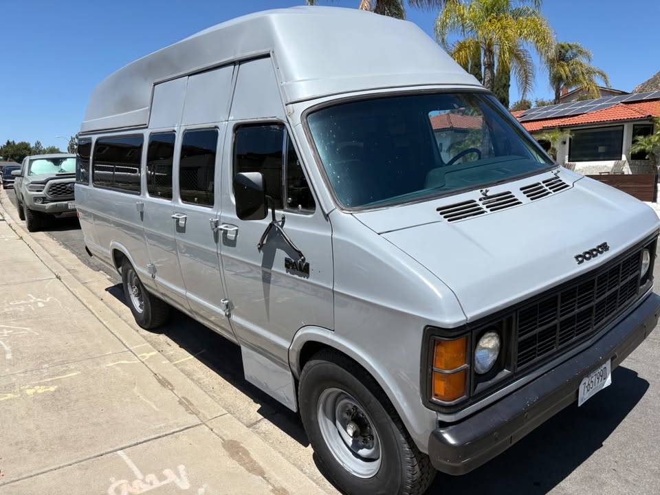 Dodge-ram-b350-1985-3
