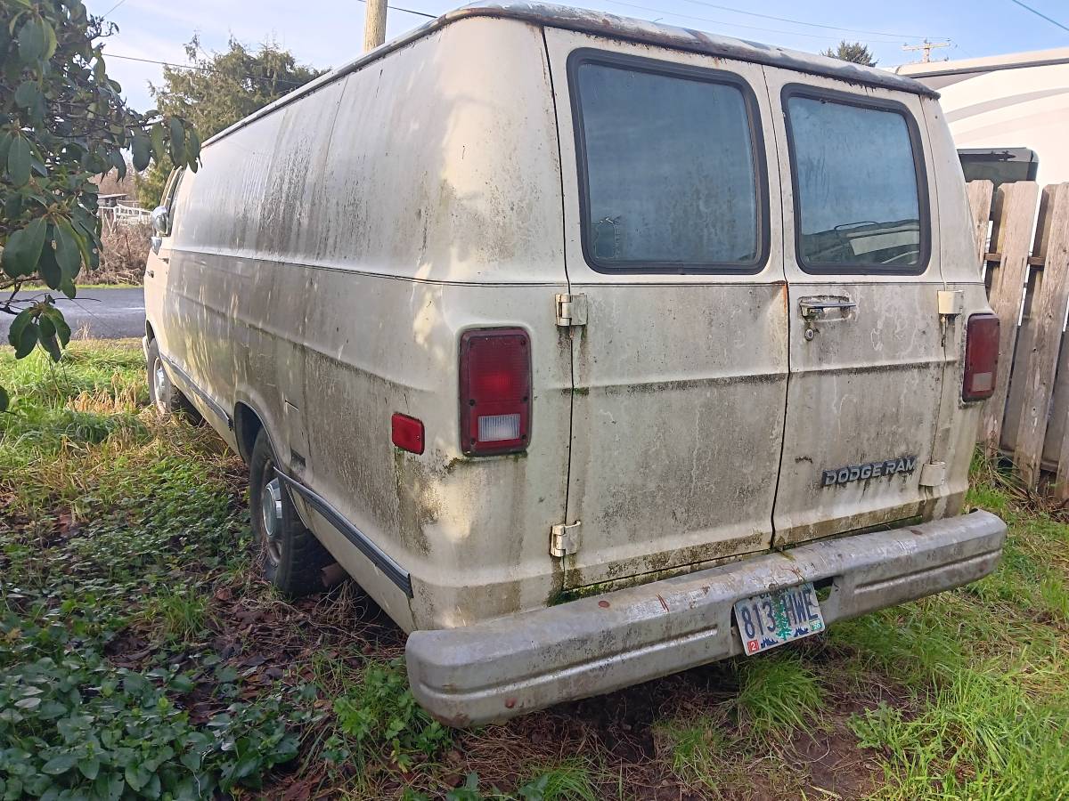 Dodge-ram-van-2500-1992-2