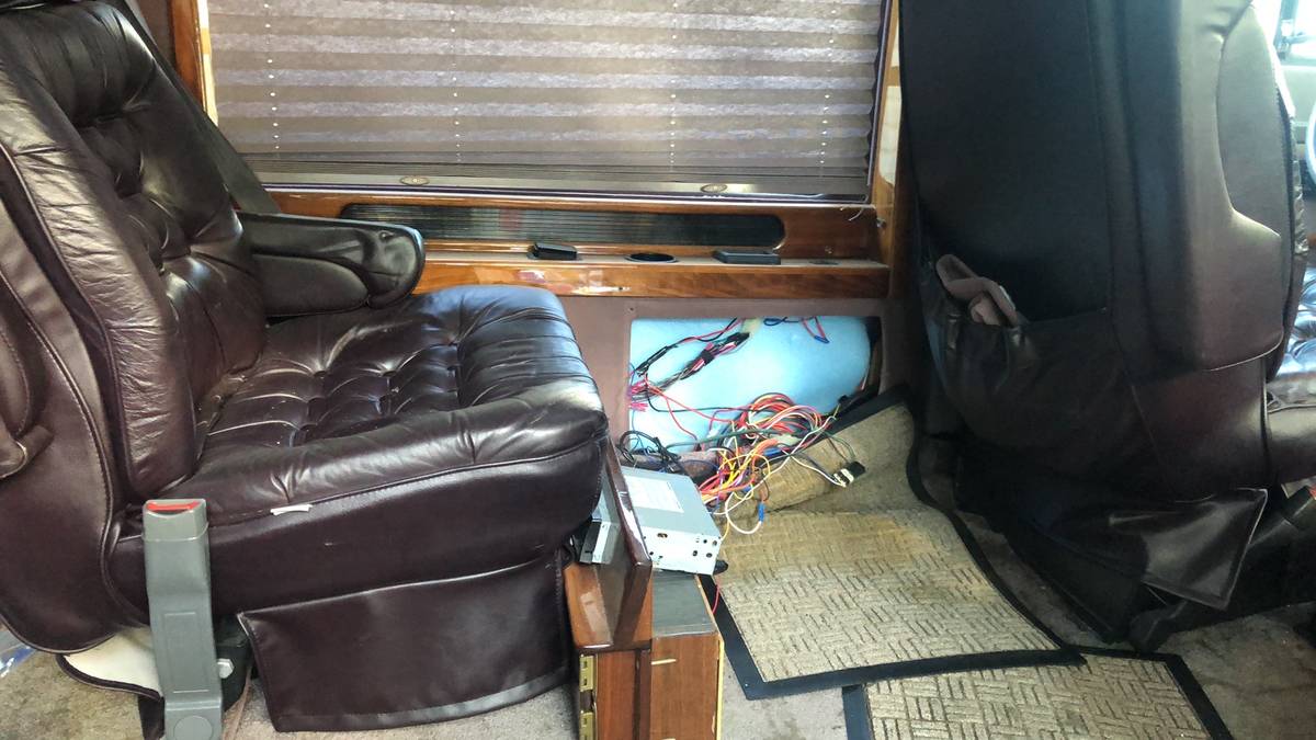 Dodge-ram-van-2500-1996-custom-2