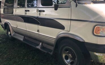 Dodge-ram-van-2500-1996-custom-4