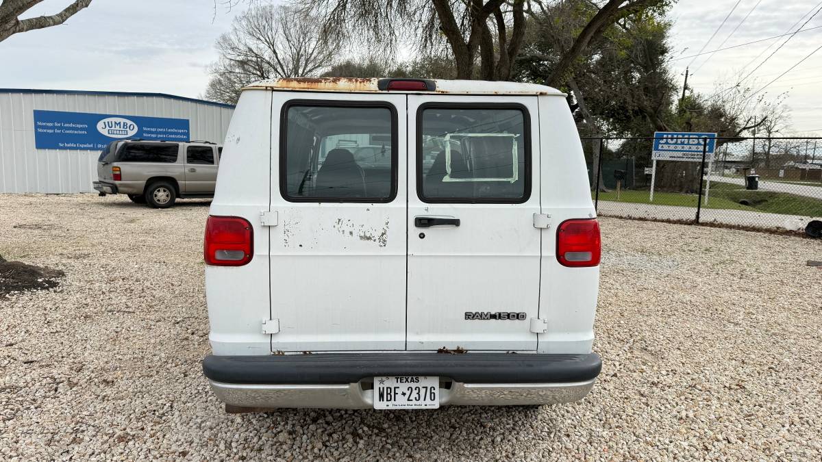 Dodge-ram-van-b1500-1995-white-1