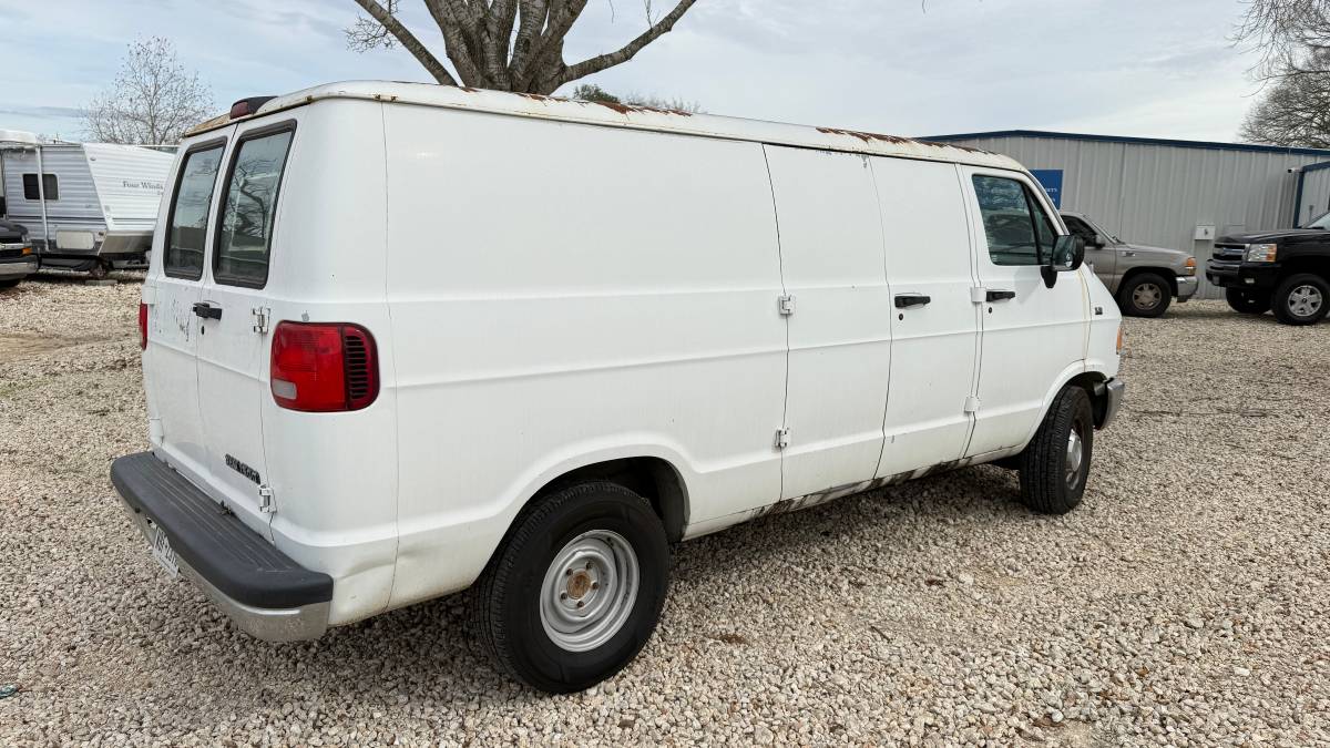 Dodge-ram-van-b1500-1995-white-2
