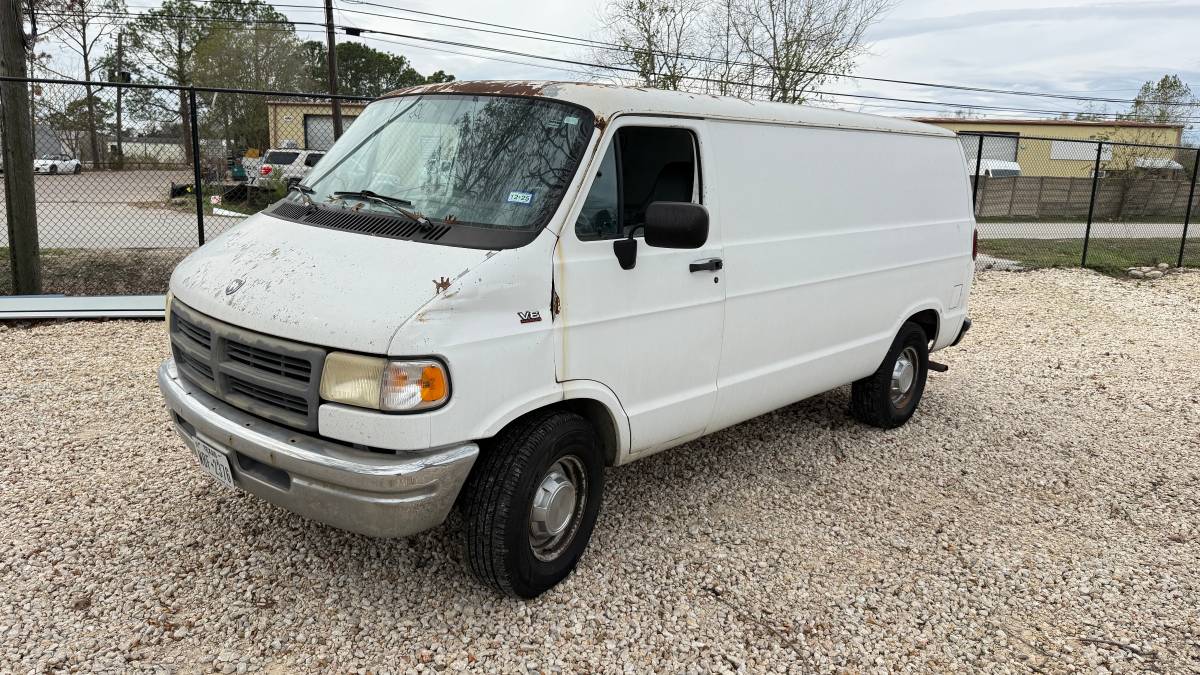 Dodge-ram-van-b1500-1995-white-5