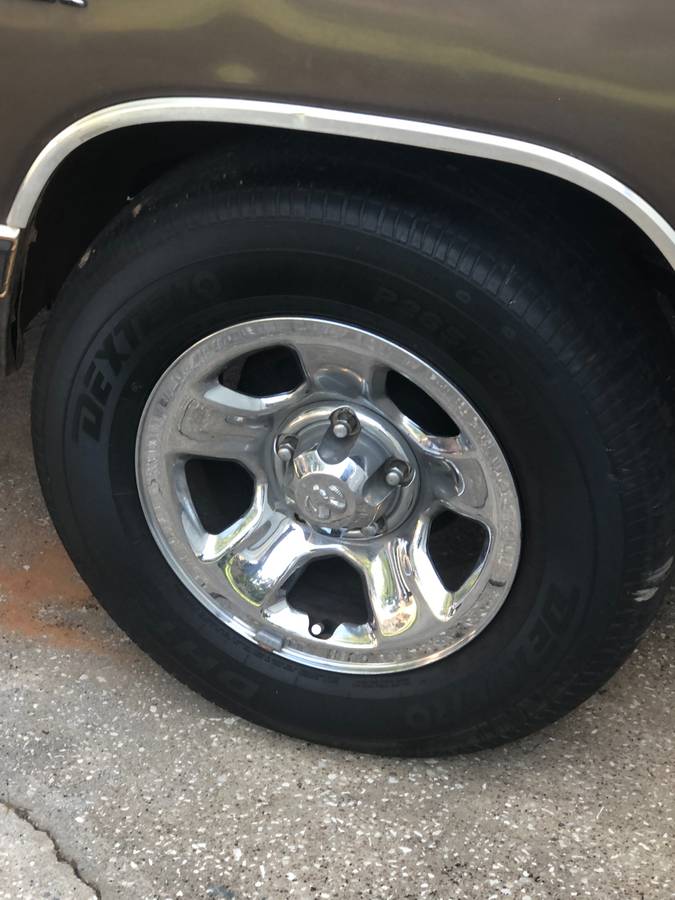 Dodge-ramcharger-150s-1989-7