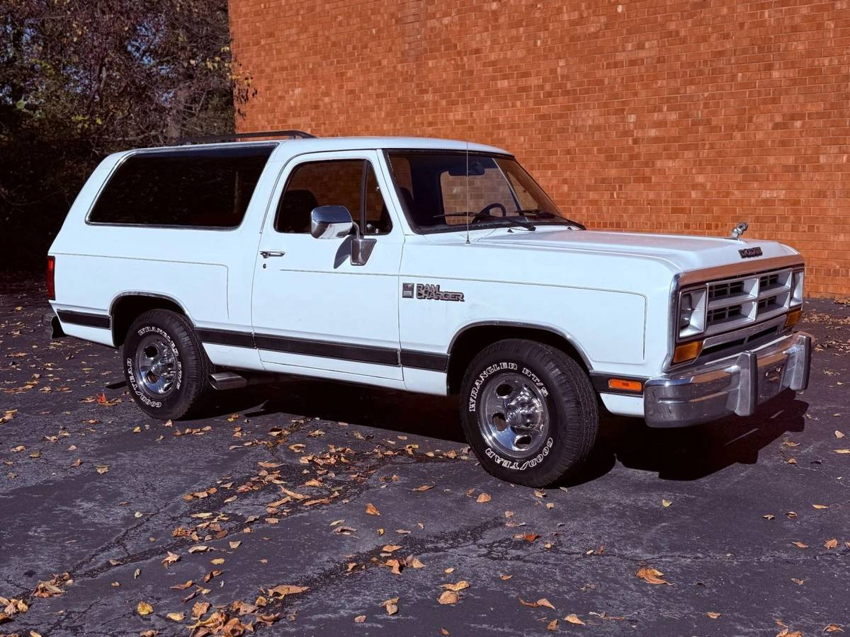 Dodge-ramcharger-150s-1990-1