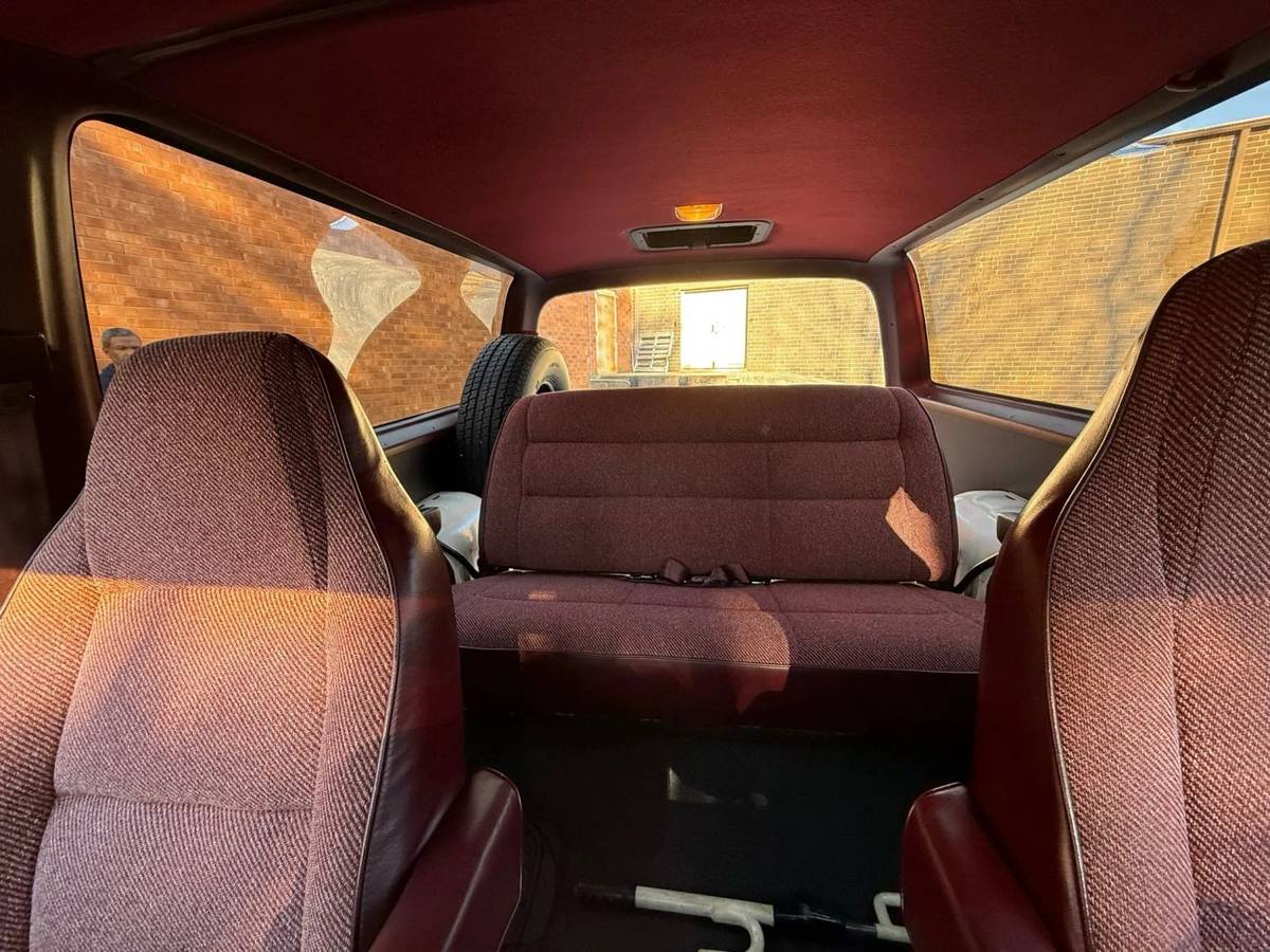 Dodge-ramcharger-150s-1990-12