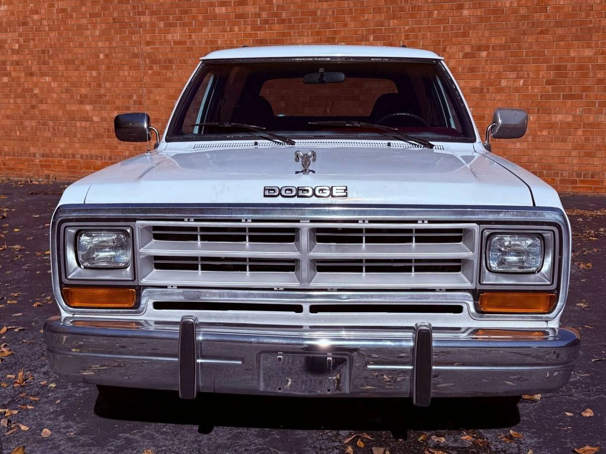 Dodge-ramcharger-150s-1990-2
