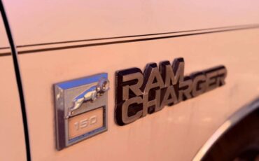 Dodge-ramcharger-150s-1990-20