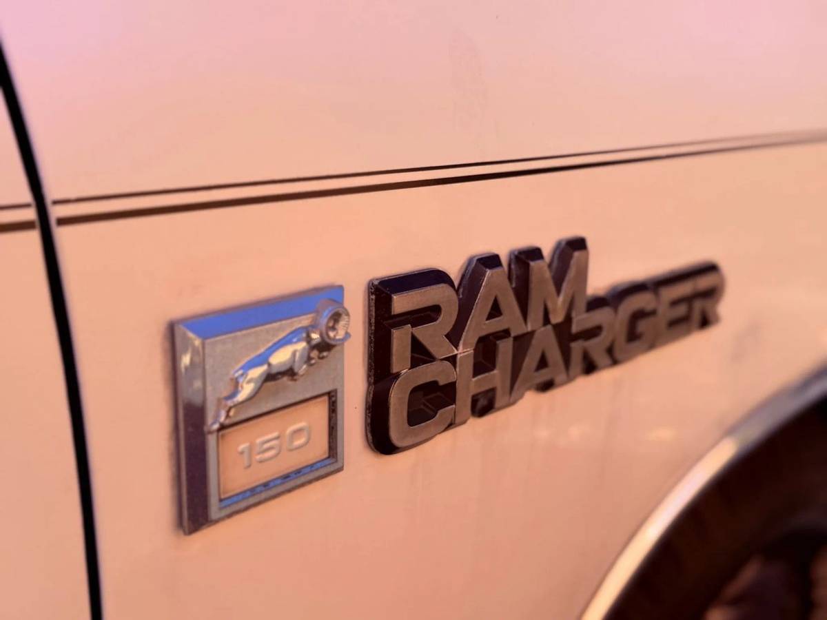 Dodge-ramcharger-150s-1990-20