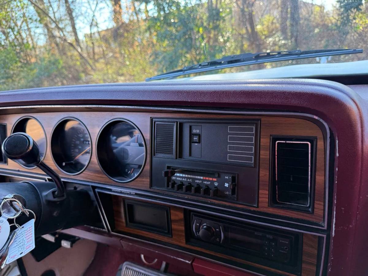 Dodge-ramcharger-150s-1990-22