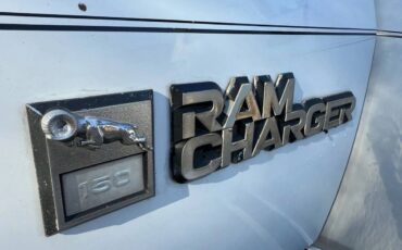 Dodge-ramcharger-150s-1990-23