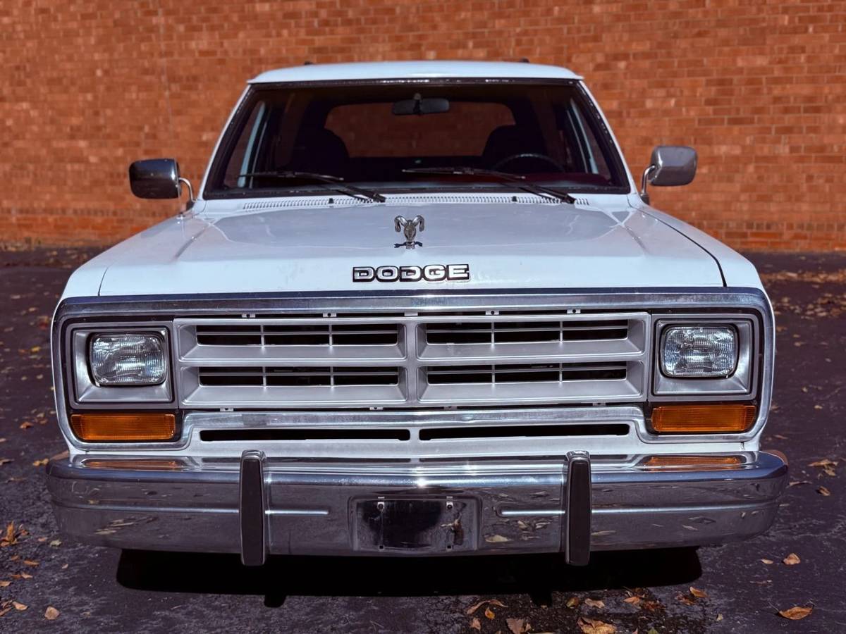 Dodge-ramcharger-150s-1990-3