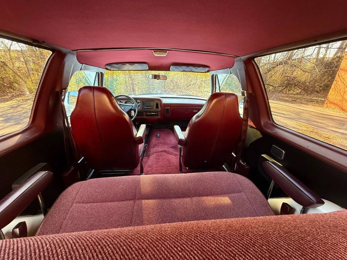 Dodge-ramcharger-150s-1990-4