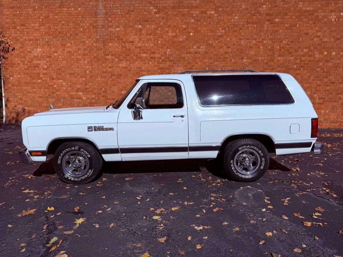 Dodge-ramcharger-150s-1990-6