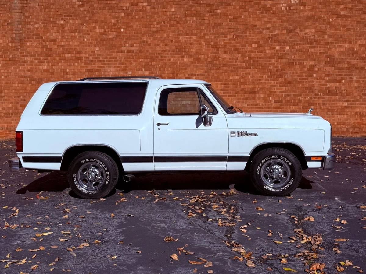 Dodge-ramcharger-150s-1990-8