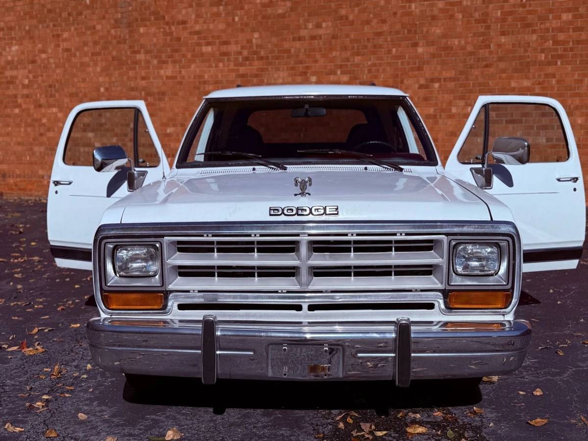 Dodge-ramcharger-150s-1990-9