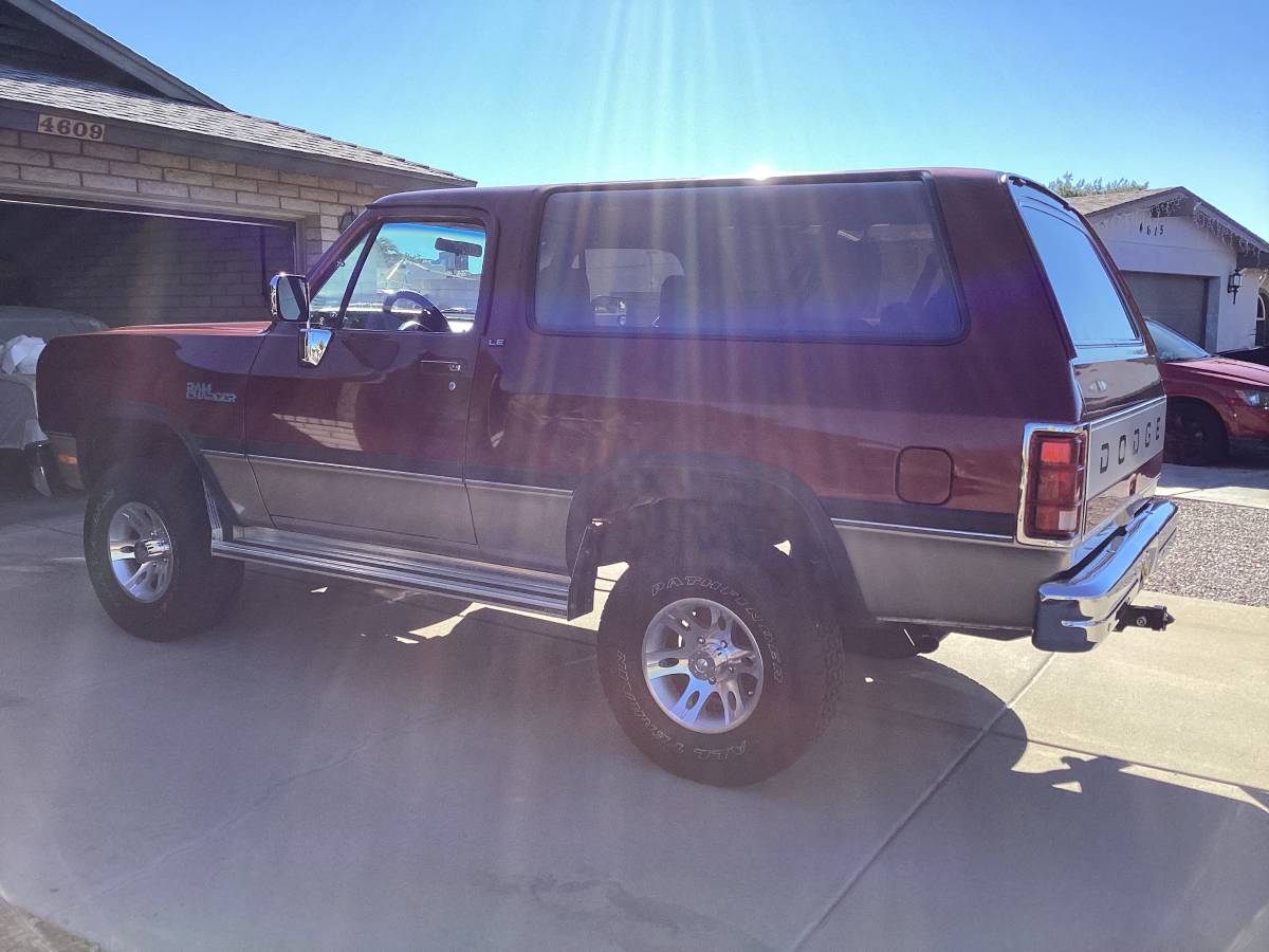 Dodge-ramcharger-1993-custom-3